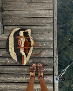 Zoë Pastelle Holthuizen feet photo 18