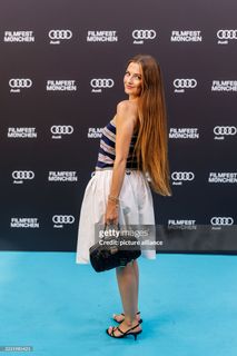 Zoë Pastelle Holthuizen feet photo 11