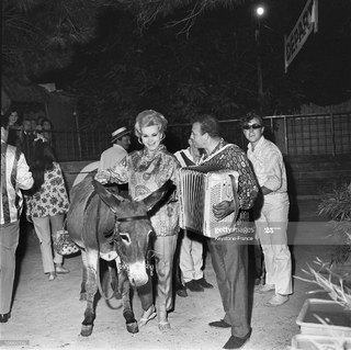 Zsa Zsa Gabor feet photo 7