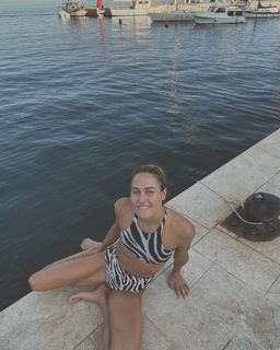 Zsuzsanna Jakabos feet photo 7