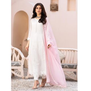 Zubab Rana feet photo 11