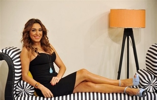 Zuhal Topal feet photo thumbnail