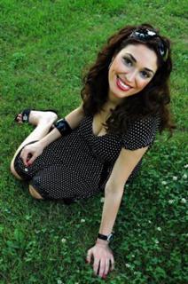 Zuhal Topal feet photo thumbnail