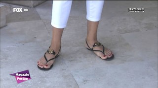 Zuhal Topal feet photo thumbnail