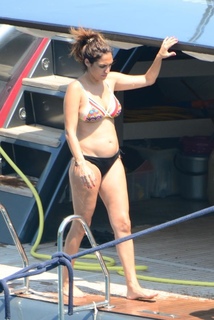 Zuhal Topal feet photo thumbnail