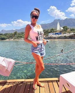 Zuhal Topal feet photo thumbnail