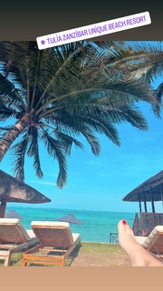 Zuhal Topal feet photo thumbnail