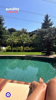 Zuhal Topal feet photo thumbnail