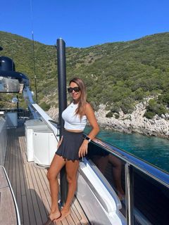 Zuhal Topal feet photo 2