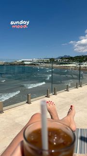 Zuhal Topal feet photo 1