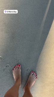 Zuhal Topal feet photo 2
