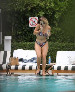 Zulay Henao feet photo thumbnail