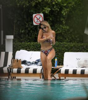 Zulay Henao feet photo thumbnail