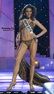 Zuleyka Rivera Mendoza feet photo 10