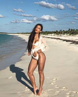 Zuleyka Rivera Mendoza feet photo 4