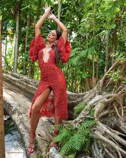 Zuleyka Rivera Mendoza feet photo 4