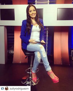 Zully Rodriguez feet photo 11