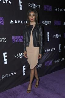 Zuri Hall feet photo 2