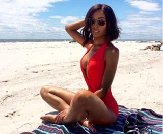 Zuri Hall feet photo 17