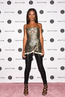 Zuri Hall feet photo 16