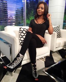 Zuri Hall feet photo 8