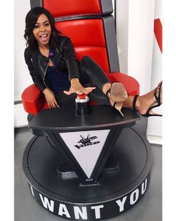 Zuri Hall feet photo 15