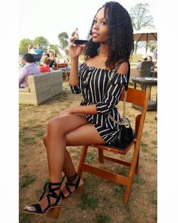 Zuri Hall feet photo 1