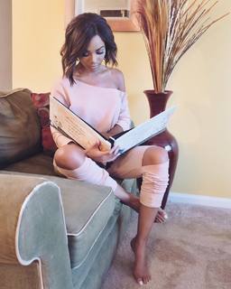 Zuri Hall feet photo 15