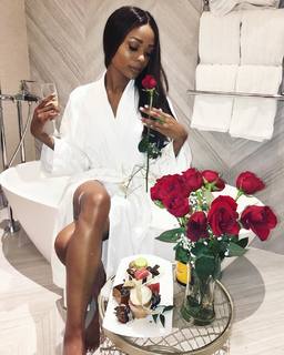 Zuri Hall feet photo 3