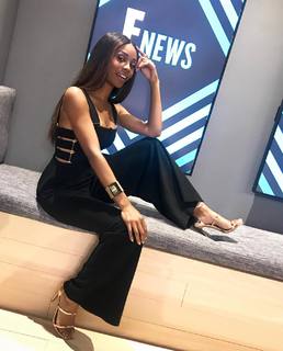 Zuri Hall feet photo 1