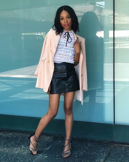 Zuri Hall feet photo 9