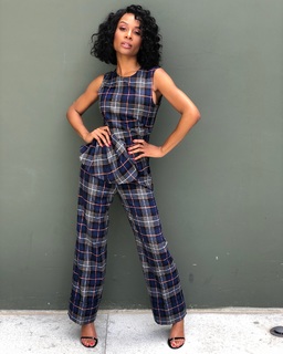 Zuri Hall feet photo 8