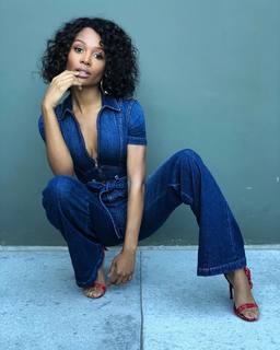 Zuri Hall feet photo 6