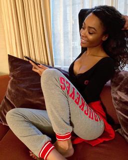 Zuri Hall feet photo 5