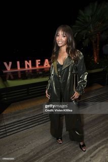 Zuri Hall feet photo 9