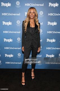 Zuri Hall feet photo 2