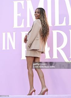 Zuri Hall feet photo 15