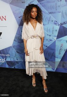Zuri Hall feet photo 20