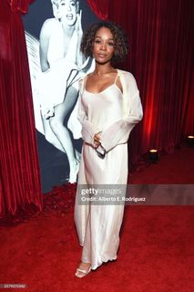 Zuri Hall feet photo 14