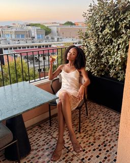 Zuri Hall feet photo 7