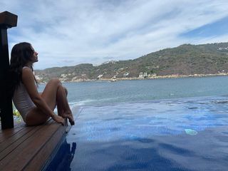 Zuria Vega feet photo thumbnail