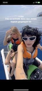 xFibii feet photo thumbnail