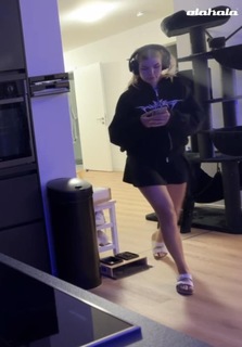 xFibii feet photo thumbnail