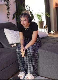 xFibii feet photo thumbnail