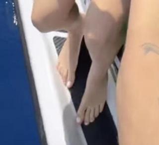 xFibii feet photo thumbnail