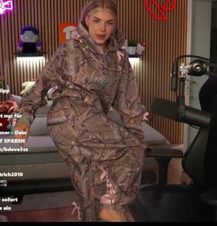 xFibii feet photo thumbnail