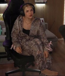 xFibii feet photo thumbnail