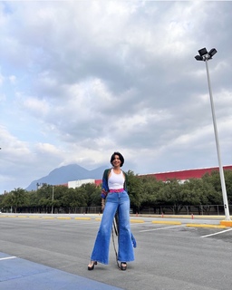 Ángela Aguilar feet photo thumbnail