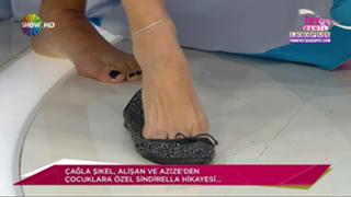 Çagla Sikel feet photo thumbnail