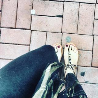 Çagla Sikel feet photo thumbnail